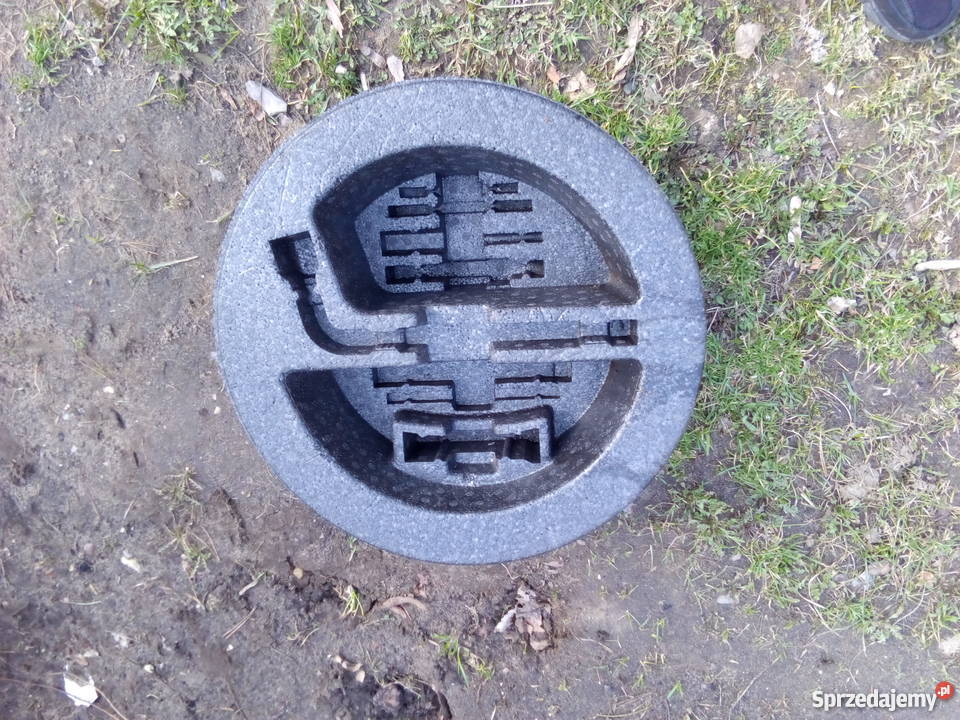 Piana styropian bagażnika Toyota Avensis 0309 małopolskie Tarnów sprzedam