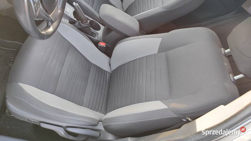 Toyota Auris II 16 HB mega wyposażony tanio sprzedam