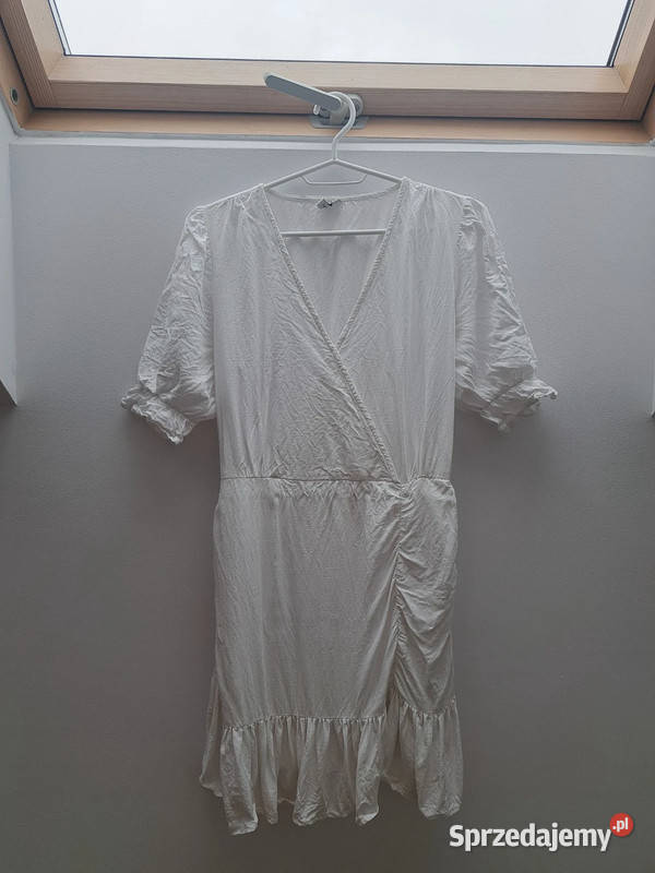 Biała sukienka z falbaną NLY Trend rozmiar 38 Trąbki Wielkie