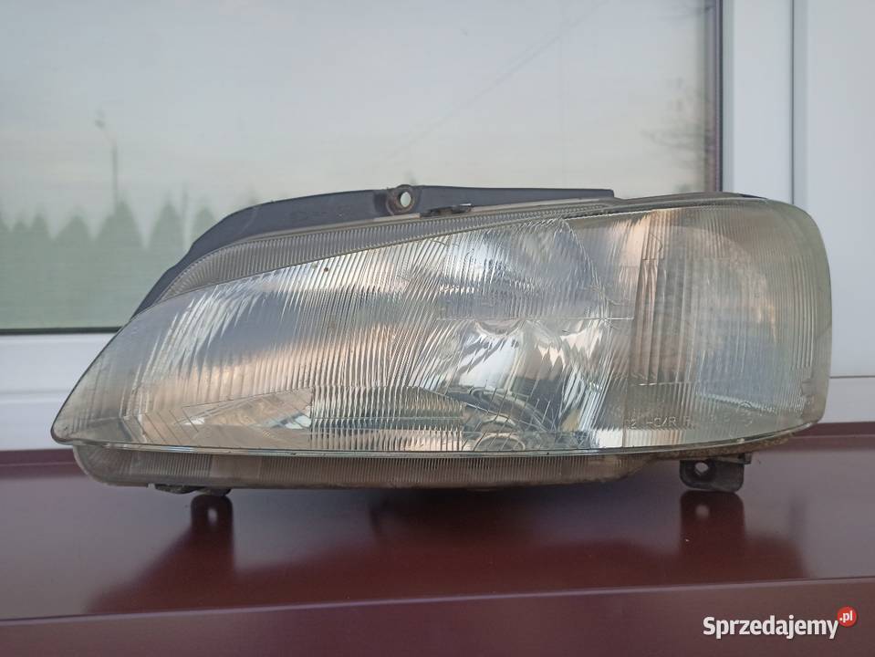 Peugeot 106 FL LIFT lampa przednia lewa osobowe Lampy przednie Sieradz