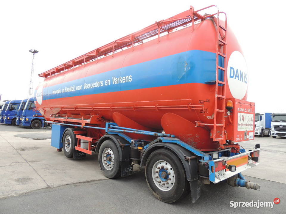 Naczepa komorowa do paszy Warszawa