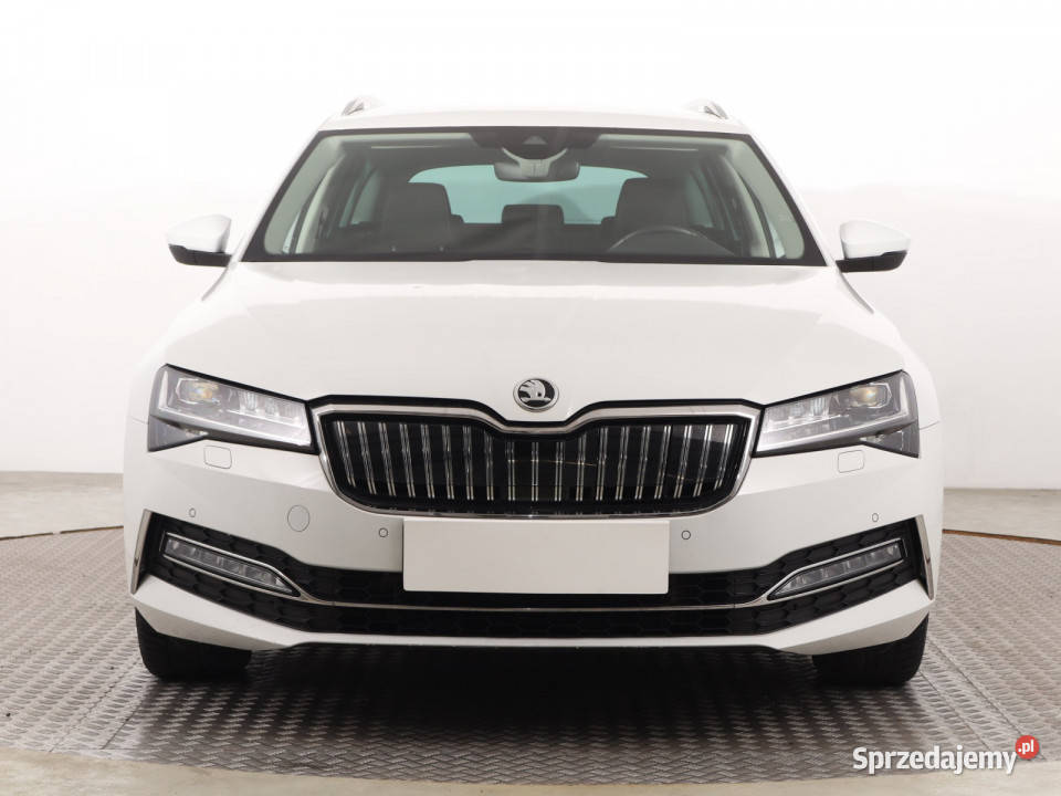 Skoda Superb iV 14 TSI PHEV światła przeciwmgielne Superb śląskie Katowice