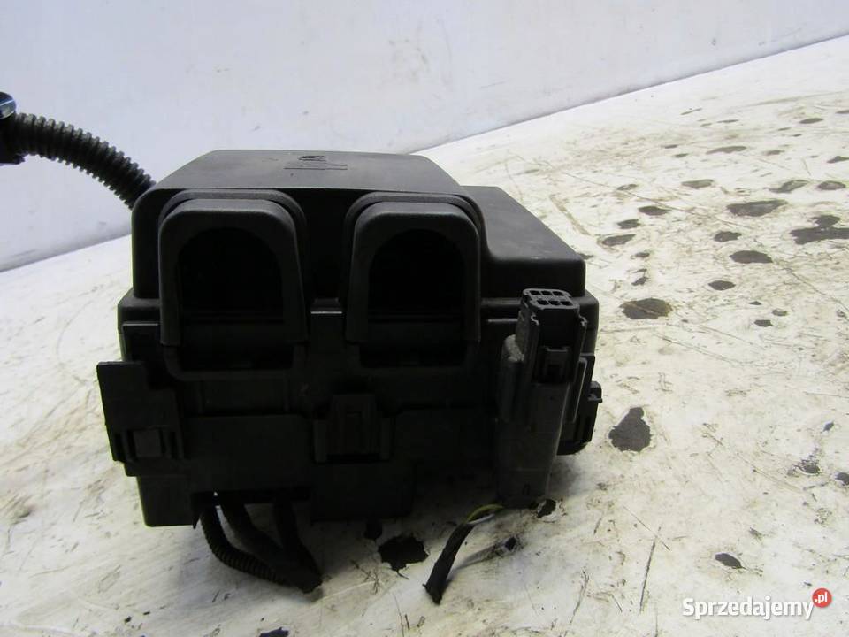SKRZYNKA OBUDOWA BEZPIECZNIKÓW 10 FORD FOCUS MK4 sprzedam