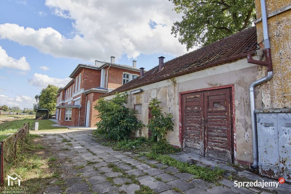 Budynek handlowousługowy dworcu w Bartoszycach 2095zł/m2