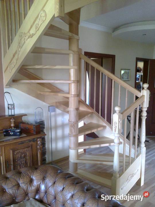 Nowoczesne tradycyjne schody drewniane