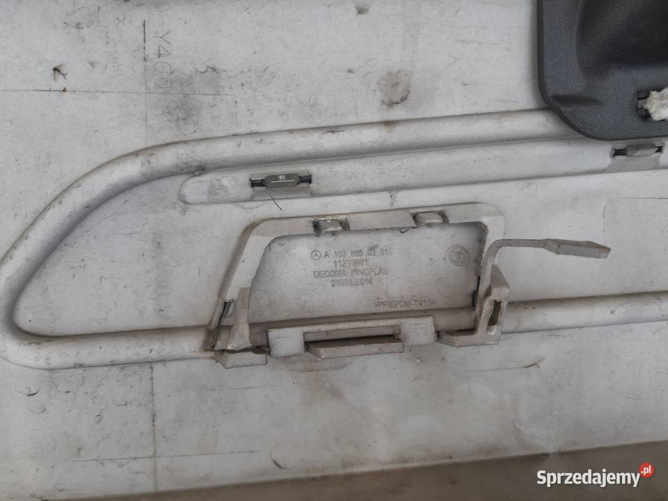 BKLASA W245 ZAŚLEPKA HAKA ZDERZAKA PRAWY PRZÓD Karoseria Trzciel