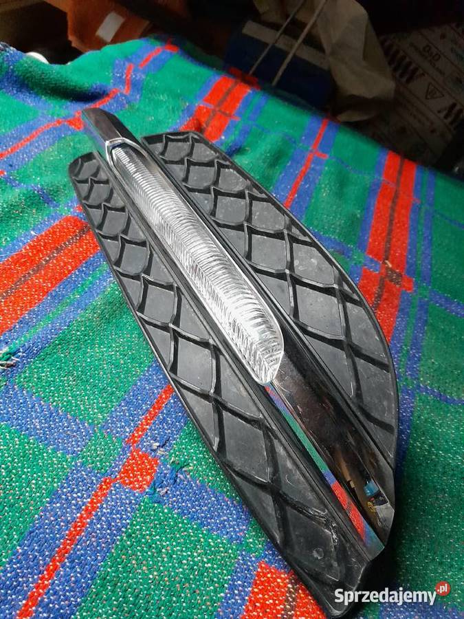 Mercedes W204 kratka led DRL lewa A2048803224