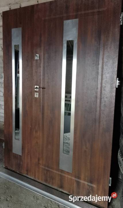 Drzwi zewnętrzne metalowe dwuskrzydłowe