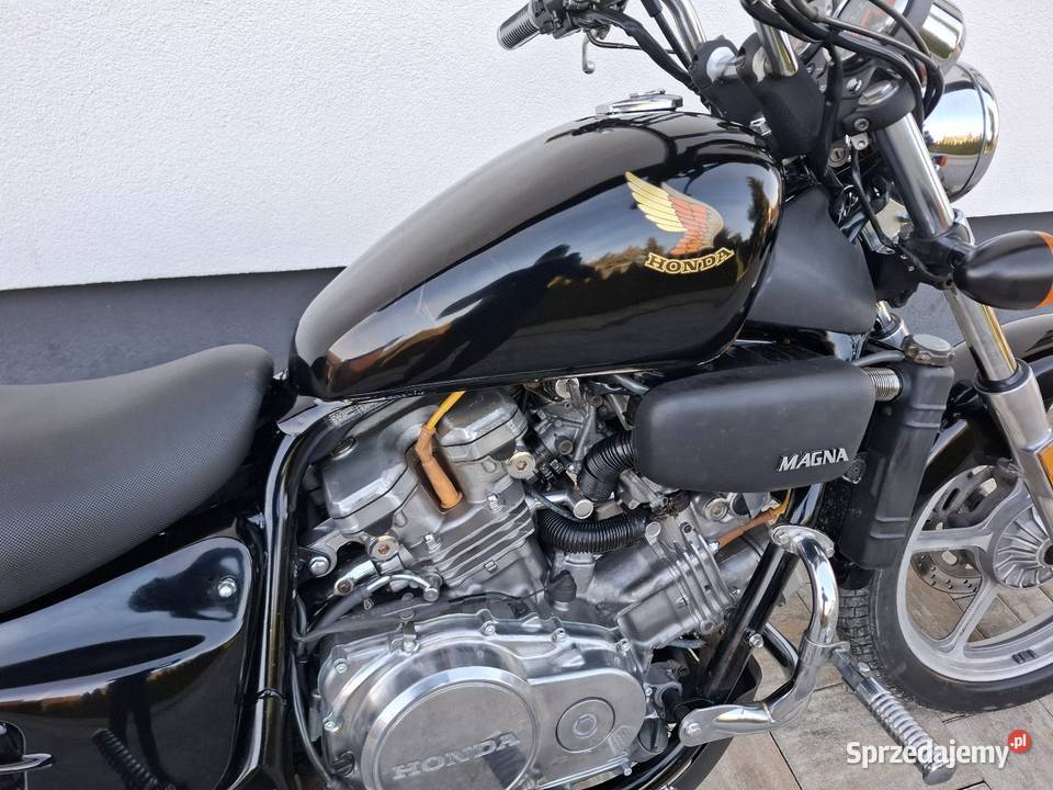 Honda vf 700 super magna 1987 okazja Motocykle, skutery, quady świętokrzyskie Chobrzany