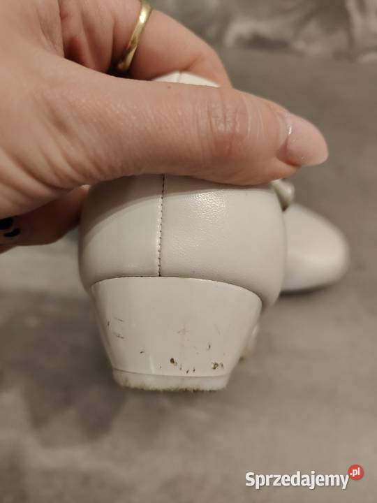 Sprzedam albę dziewczynki Rozmiar 120 Ubrania wizytowe i koszule Września