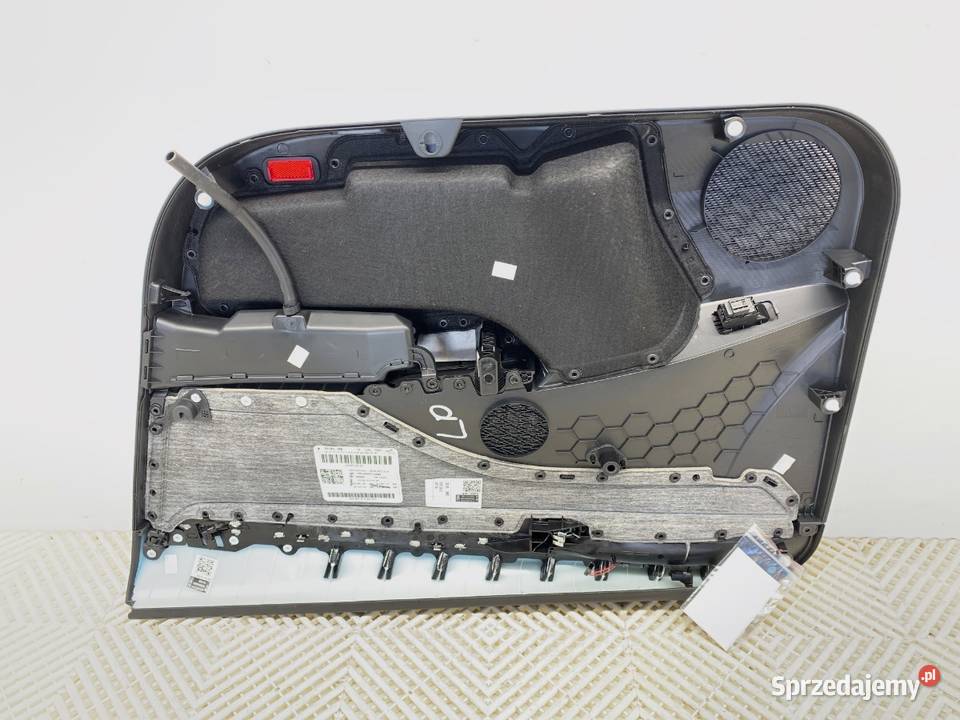 BOCZEK DRZWI LEWY PRZÓD SKODA OCTAVIA IV Kombi