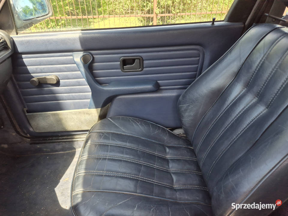 siedzenia e30wnętrze bmw e30skóry e30 niebieskie Rok produkcji 1985 Poznań sprzedam