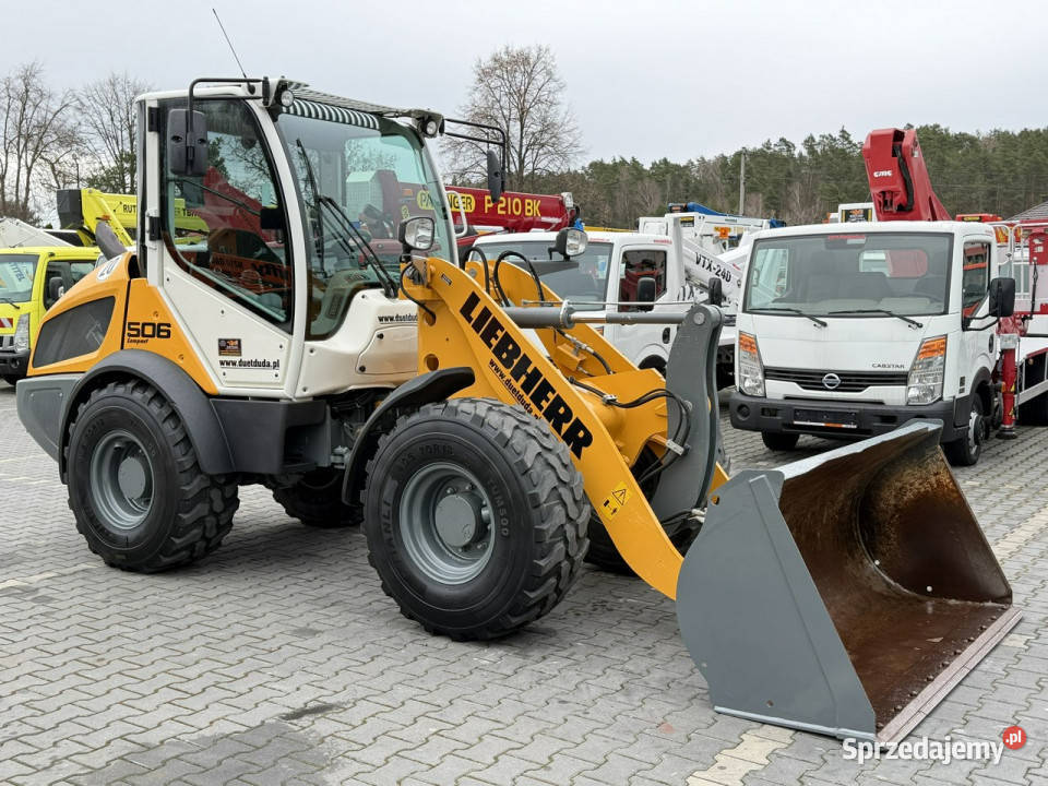 średnia kołowa Liebherr L 506 Compact Łyżka