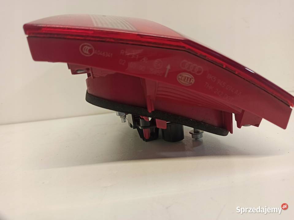 LAMPA PRAWY TYŁ W KLAPĘ AUDI A4 B8 8K5945094AA
