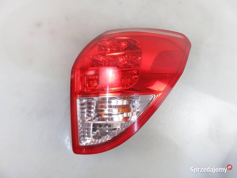 LAMPA PRAWA TYLNA TOYOTA RAV 4 III