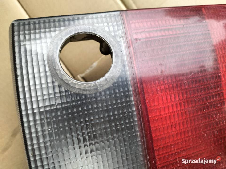 AUDI 80 B4 80B4 SEDAN LAMPA TYŁ TYLNA PRAWA Kamień-Kolonia