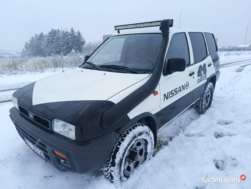 Nissan terrano ii 24 benzyna 4x4 84 bezwypadkowy Chmielnik