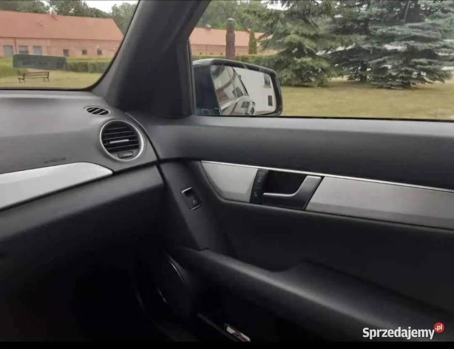 Cklasa W204 polift 2011r Motoryzacja
