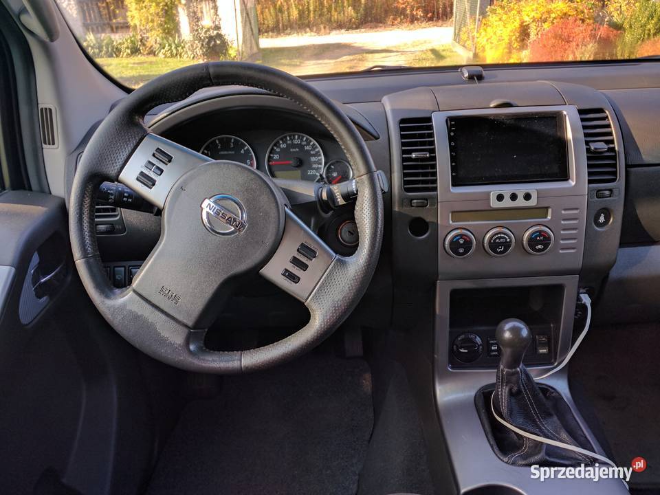 Sprzedam Nissan Pathfinder 25 diesel 7osobowy welurowa tapicerka