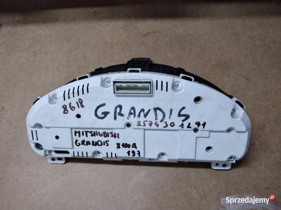 MITSUBISHI GRANDIS 8100A197 DENSO LICZNIK osobowe Wyposażenie wnętrza Mietków