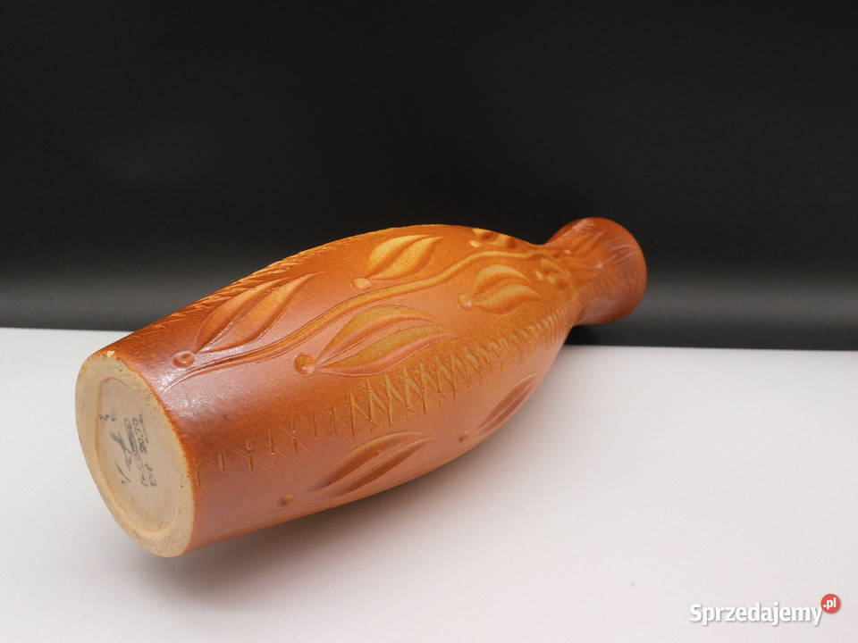 wazon zdobiony techniką sgraffito Sgraffito to Raszków