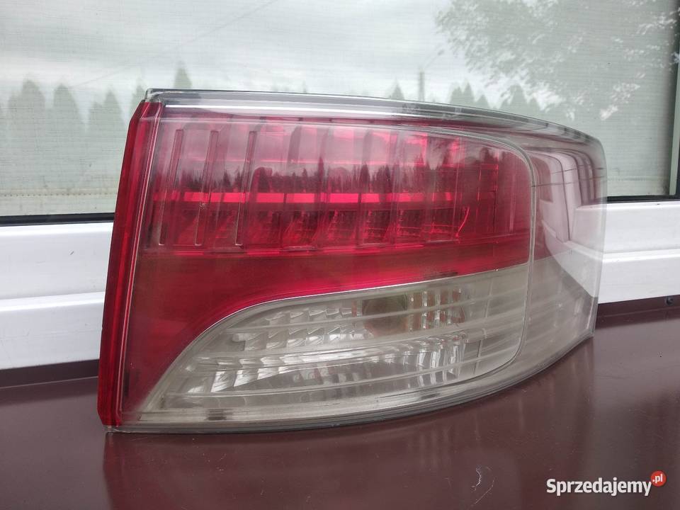 Toyota Avensis T27 sedan lampa tył tylna prawa w Sieradz