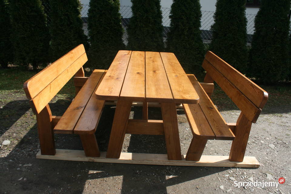 Meble ogrodowe dębowe - Solidny stół dębowy plus dwie ławki.