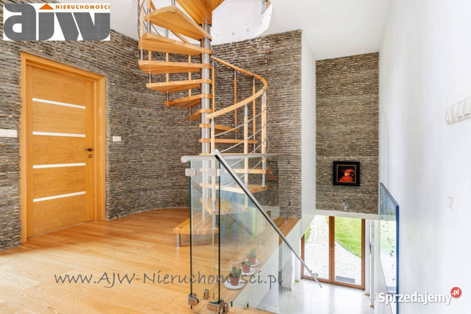 Sprzedaż domu wolnostojącego Osieck 560m2