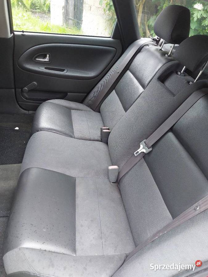 Volvo v40 2003r 18b