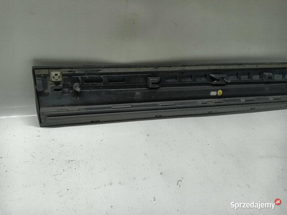 LISTWA DRZWI PRAWY PRZÓD AUDI Q2 81A853960B