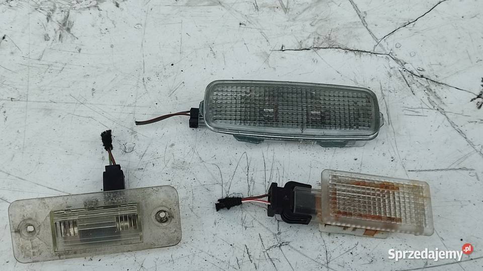 AUDI A8 D3 42 TDI 0510 LAMPKA OŚWIETLENIA KABINY osobowe Części samochodowe Włoszczowa