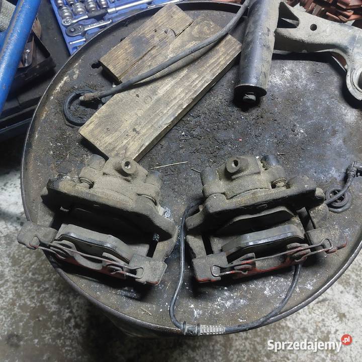 Zaciski przód clk w208 300mm Układ hamulcowy sprzedam