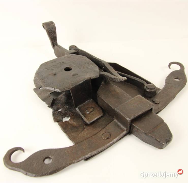 Średniowieczny kuty zamek drzwiowy opolskie