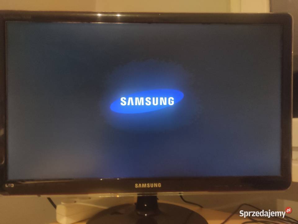 Sprzedam monitor w stanie z pilotem i kablami 80 25" i większe śląskie Będzin