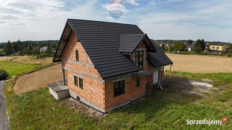 Przestronny dom do wykończenia Dębowiec