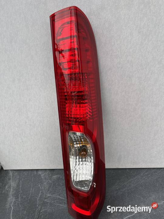 RENAULT TRAFFIC VIVARO PRAWA LAMPA TYŁ Lampy tylne Ostroróg