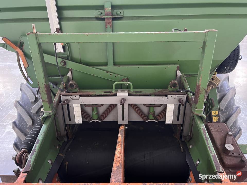 Rozsiewacz do wapna i nawozu Amazone ZGB 10001