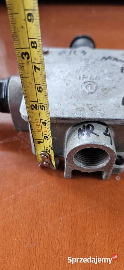 Nowa używanaAluminiowa rozeta włącznik z epoki sprzedam