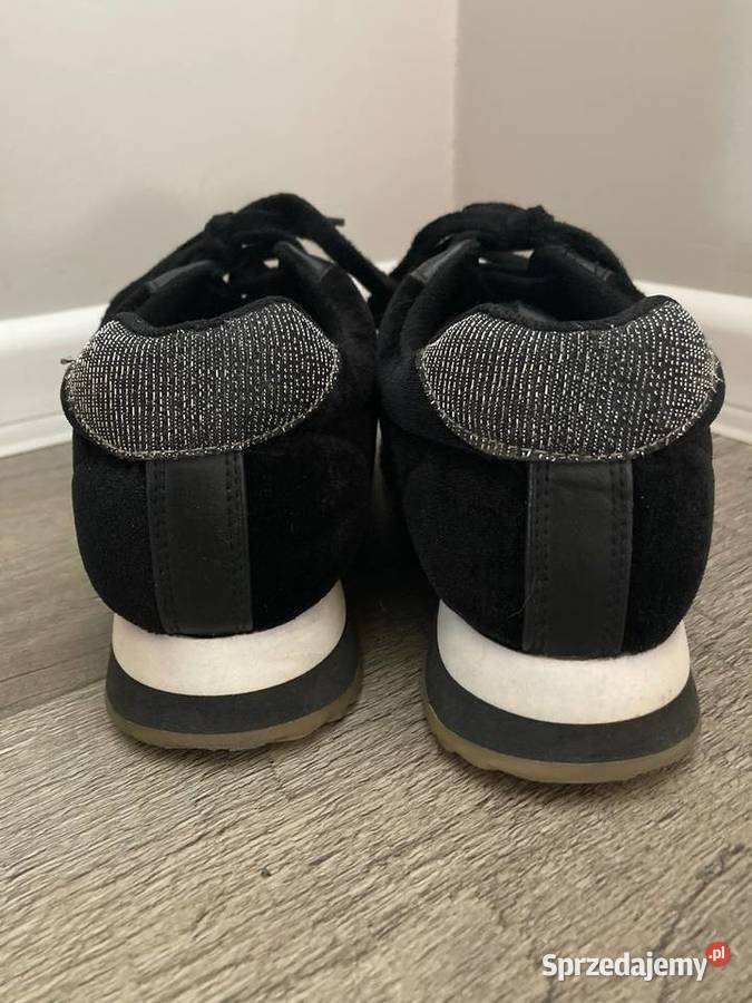 Włoskie sportowe aksamitne damskie buty Gioseppo podkarpackie Nisko