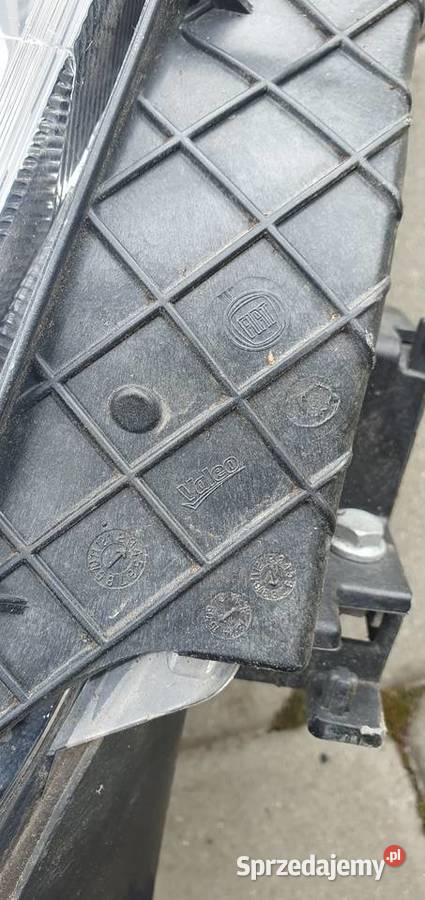 LAMPA PRAWA PRZÓD FIAT GRANDE PUNTO wysyłka Lampy przednie Pobiedziska