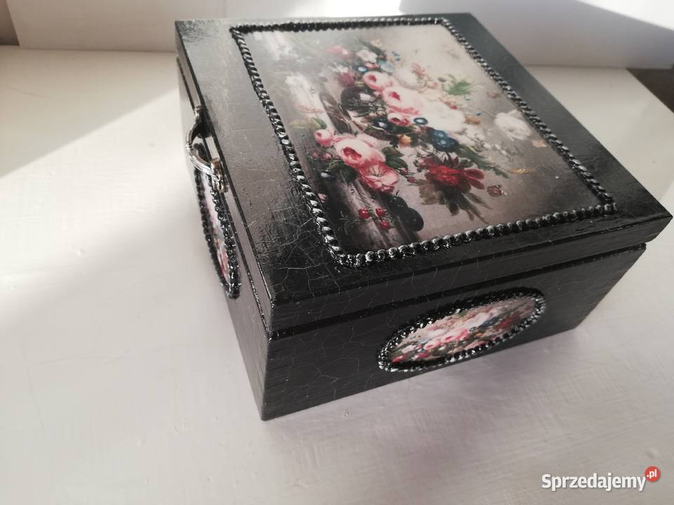 Szkatuka na biżuterięmotyw kwiatowy Antyki, Sztuka, Kolekcje