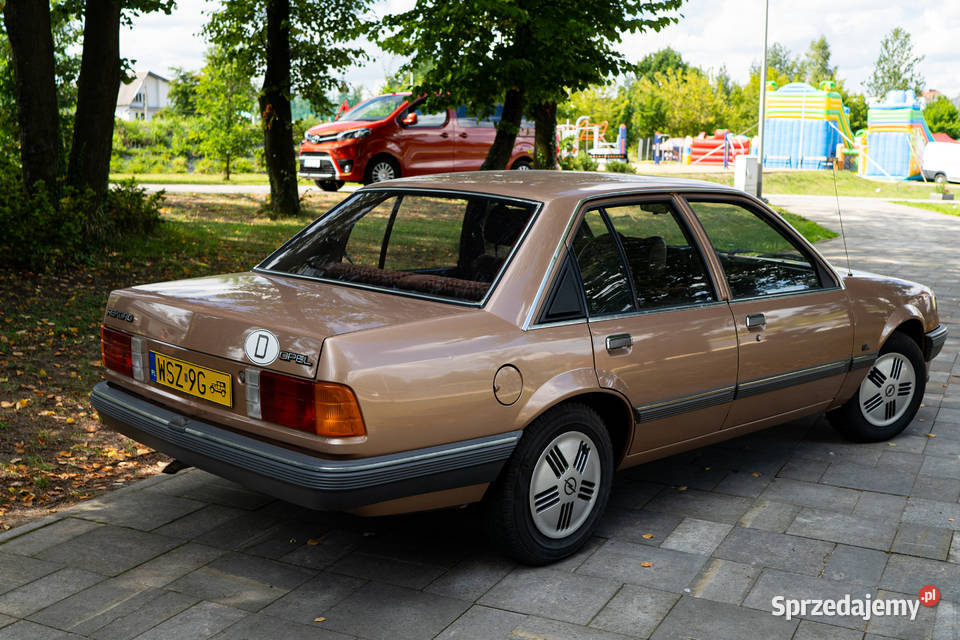 Opel Rekord przepiękne wnętrze oryginalny przebieg