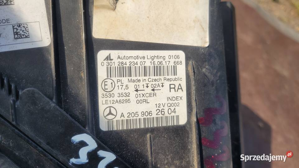 LAMPA PRAWA PRZÓD REFLEKTOR MERCEDES W205 FULL osobowe śląskie Ruda Śląska