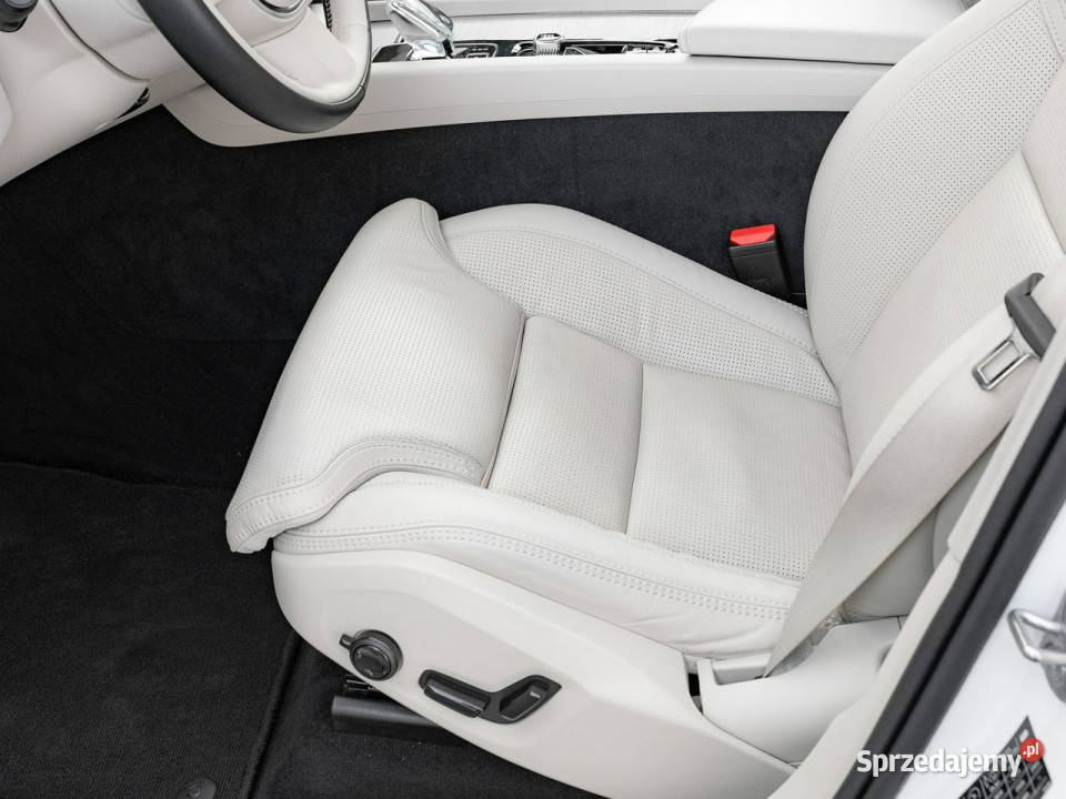 Volvo XC 60 GD6M658B5 B AWD Ultimate Dark 4/5