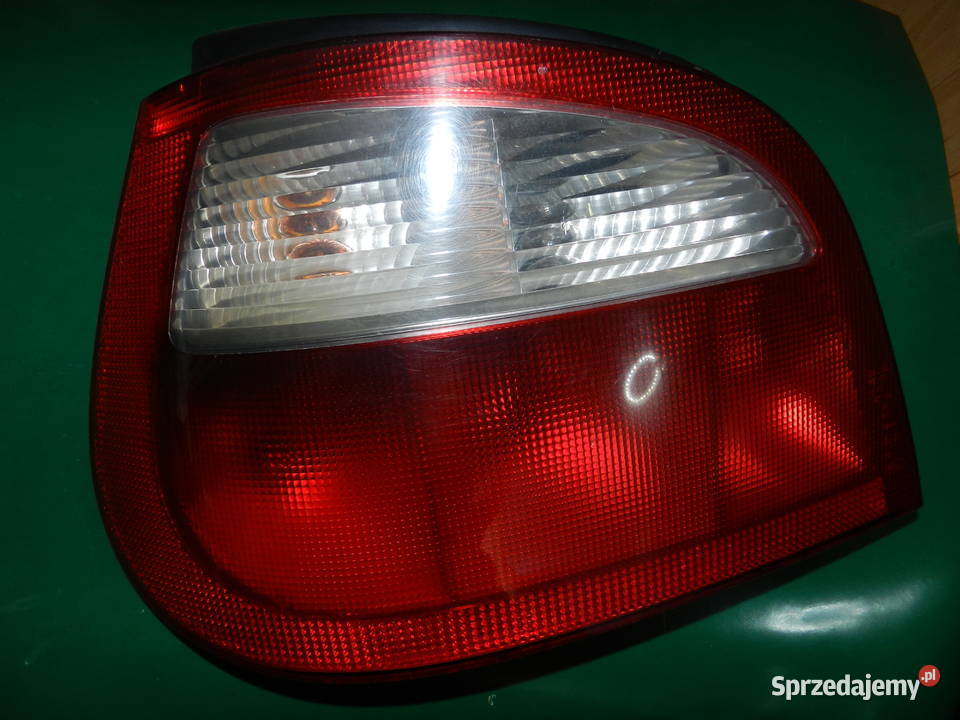 LAMPA TYLNA RENAULT HELLA 2VP 008 10101