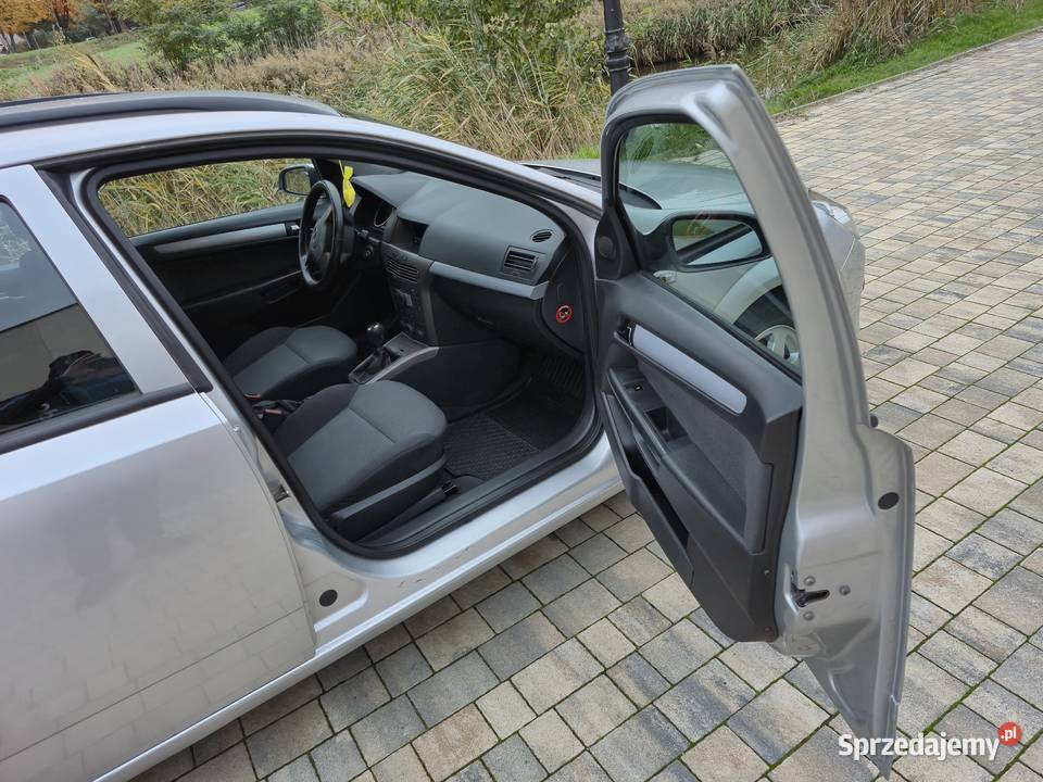 Opel Astra HBenzynaBez rdzySprawna Radomsko