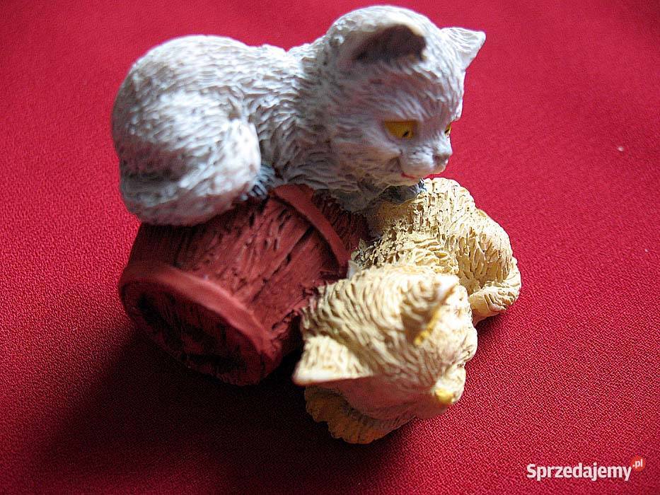 Kot dwa młode kotki figurka 4 x 5 x 4 wielokolorowy