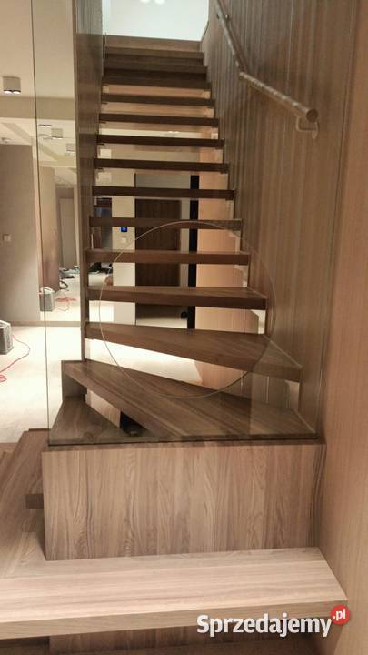 Schody stalowe policzkowe nowoczesne