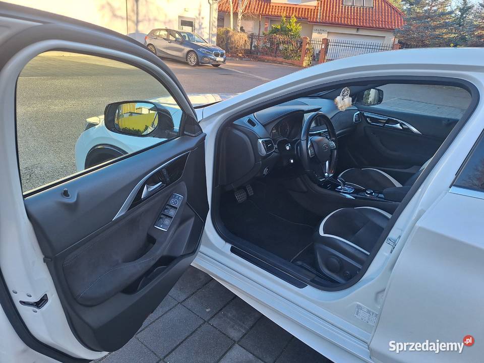 Infiniti Q30 20t Sport AWD 7DCT Q30