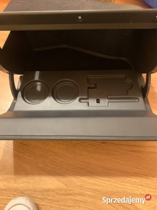 Schowek pasażera ramka radia i panel zapalniczki Poznań